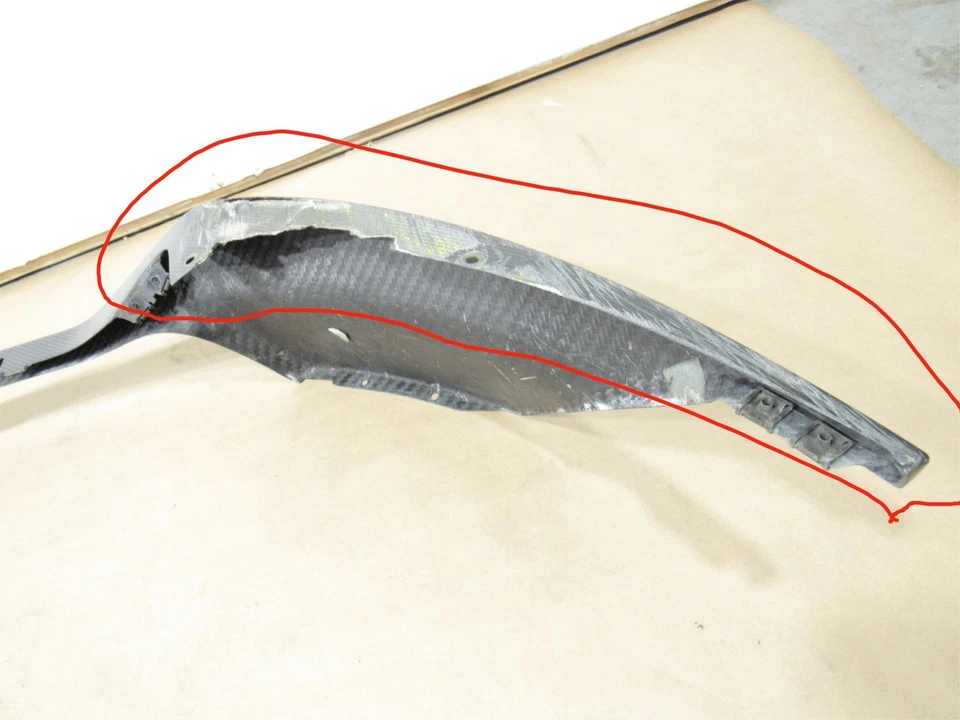 Divisor de parachoques delantero de fibra de carbono 12-18 Aston Martin Vanquish 2014; #9 Foto 4 de 4