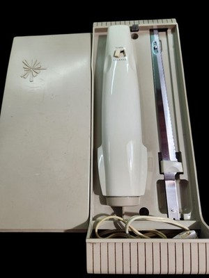 SEARS ROEBUCK VINTAGE ELECTRIC KNIFE WITH BLADES. Mint Condition Wall Mount Case