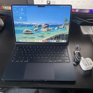 Apple MacBook Air M2 A2681 — 13.6" • 8GB • 256GB SSD • 98% Health • Midnight