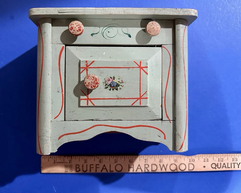 Vintage 1930’s STROMBECKER? DOLL HOUSE Wooden Furniture Collection ‘Set 8 Pieces - Image 3 of 4