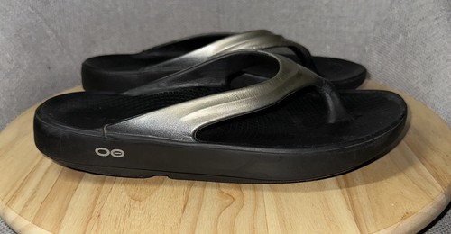OOFOS Oolala Luxe Black And Silver Sandal Flip Flops Women’s Size 8