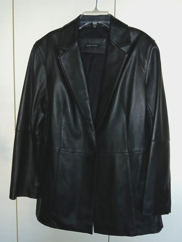 VALERIE STEVENS LADIES BLACK LEATHER BUTTON JACKET-L-WORN ONCE