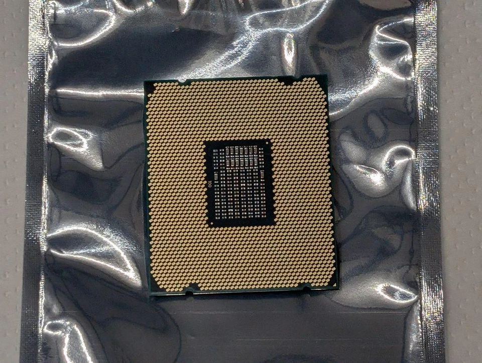 Intel Core i7 7800X 6 Cores 12 Threads 3.5GHZ LGA 2066 CPU processor - Image 2 of 2
