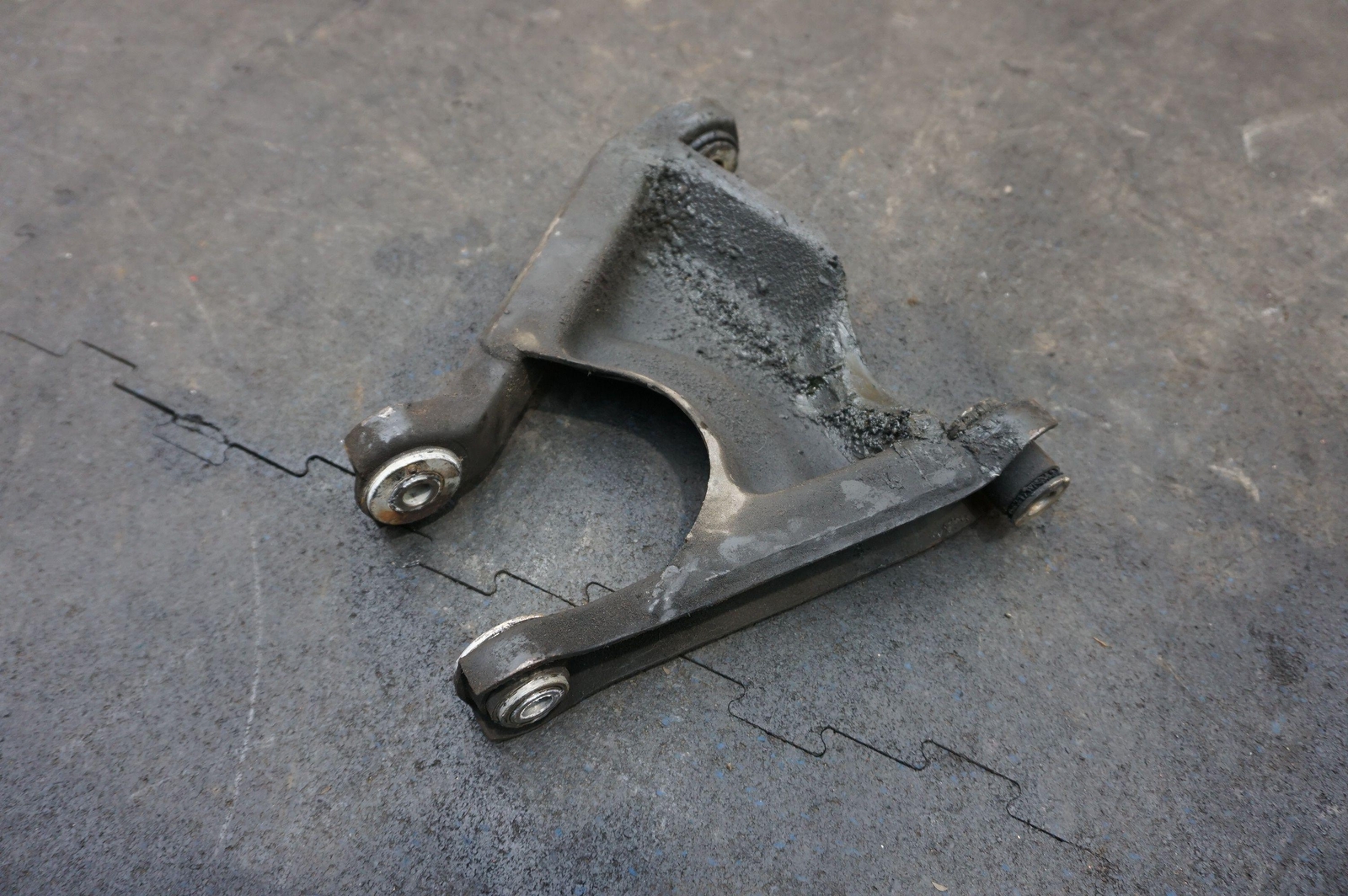 Rear Left Side Upper Suspension Control Lever Arm 104422 Ferrari 308 GTSi 1980