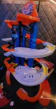 Hot Wheels Ultimate Play Set (Nearly Complete...