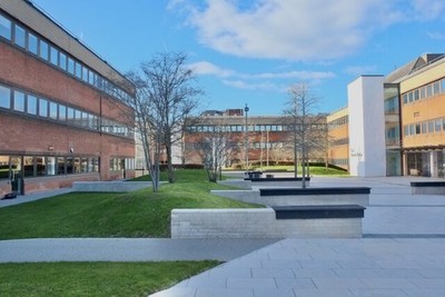 Foto A3 in Booths Park, Knutsford (8) Wer hier in den Büros arbeitet c2022