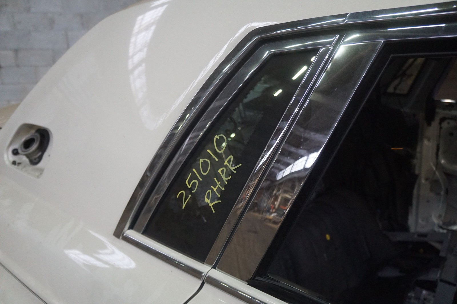 Rear Right Side Quarter Panel Glass OEM 51367046763 Rolls Royce Phantom Vii 2006