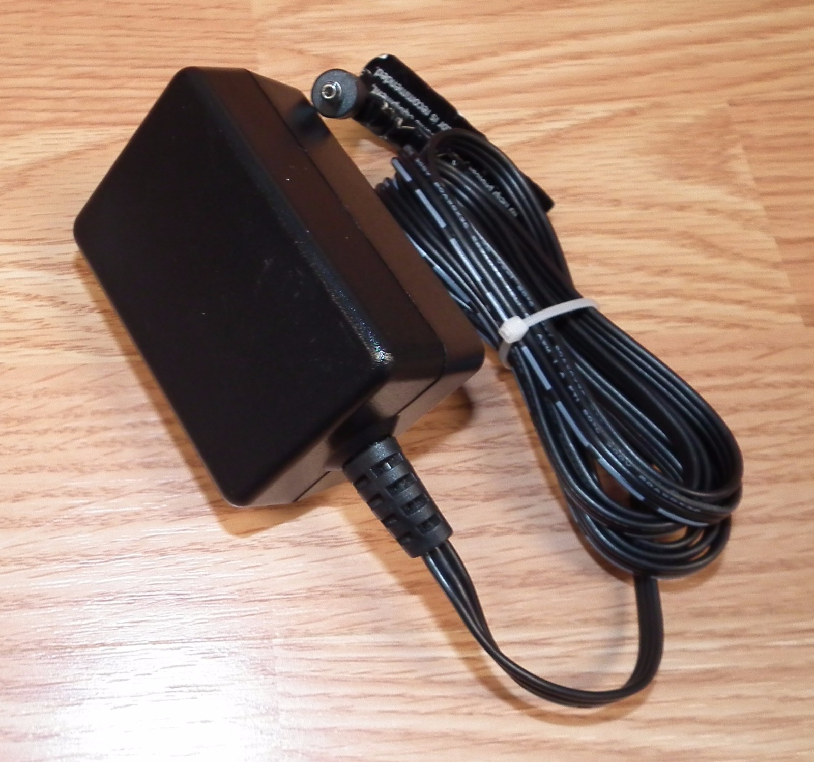 Genuine 2Wire (ACWS011C-05U) 5.1V 2.2A 50-60Hz AC Adapter Power Supply ...