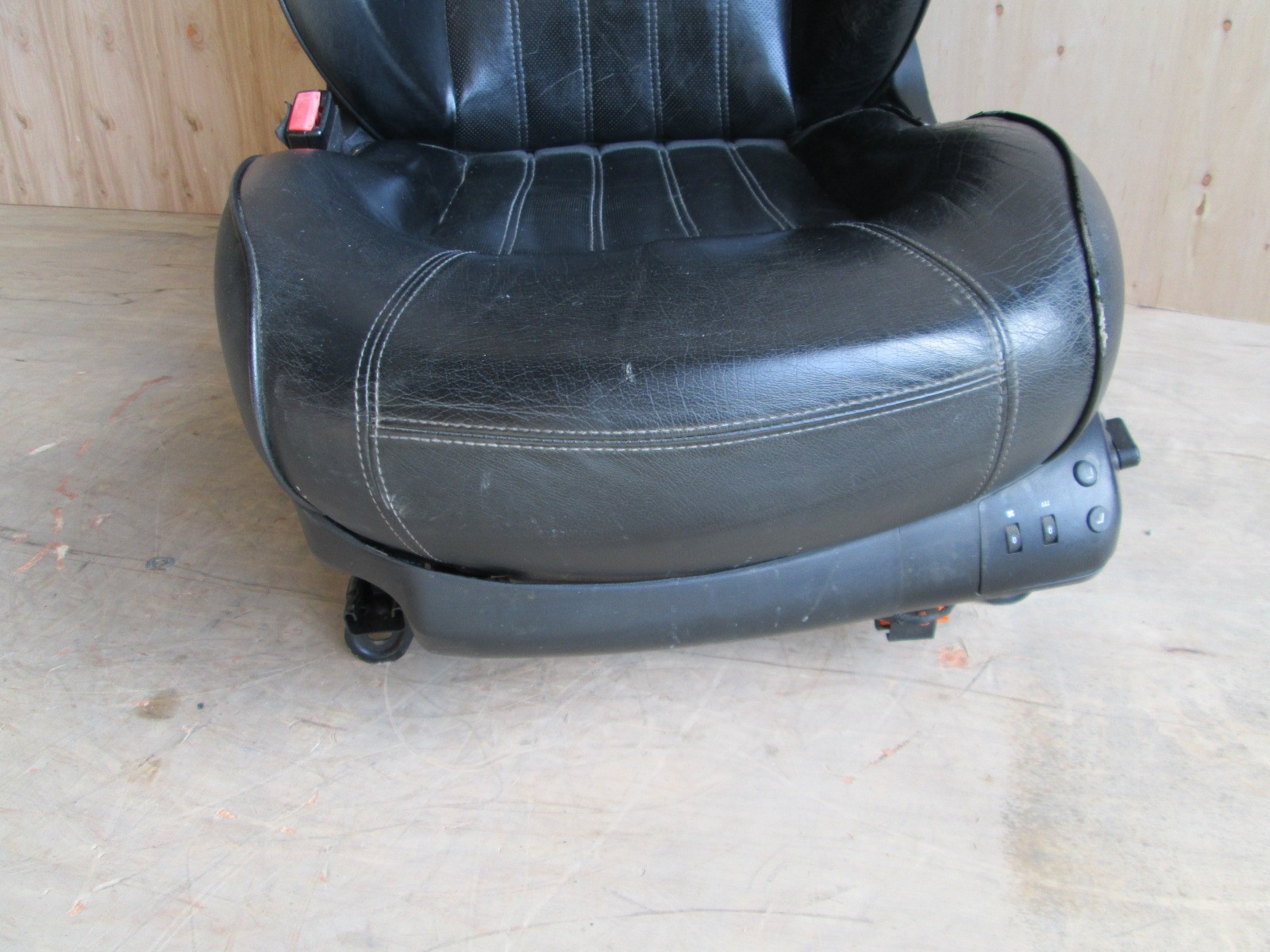 Maserati  Quattroporte -  LH / Driver Seat (black) w/ Rails / Guides - Heated
