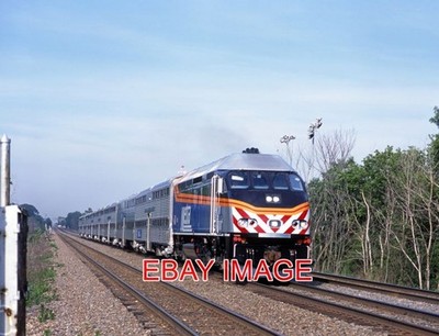 FOTO USA EISENBAHN NEU METRA 413 VORBEI AM HOCHLAND. 23. Juni 2003