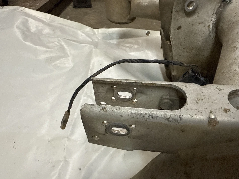 BMW E39 1997-2003 serie 5 sedán eje trasero soporte sub bastidor montaje 528i Foto 3 de 4