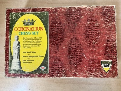 Vintage ES Lowe Coronation Chess Set 1973 - 5'' King - Milton Bradley