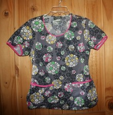 RUNWAY by CHEROKEE Brand scrub size: SMALL Top FANCY stretchy cute FLORAL