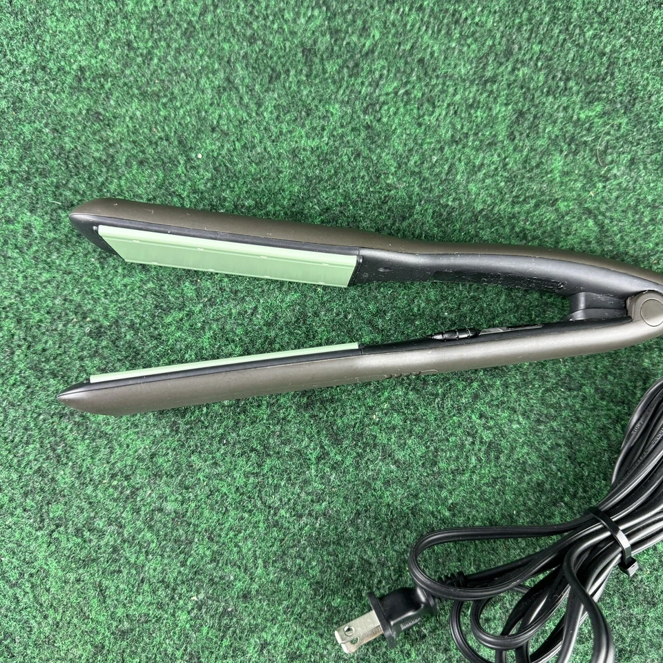 Plancha plana Remington Wet 2 recta 1 3/4 pulgadas⁰a negra y verde Foto 4 de 4