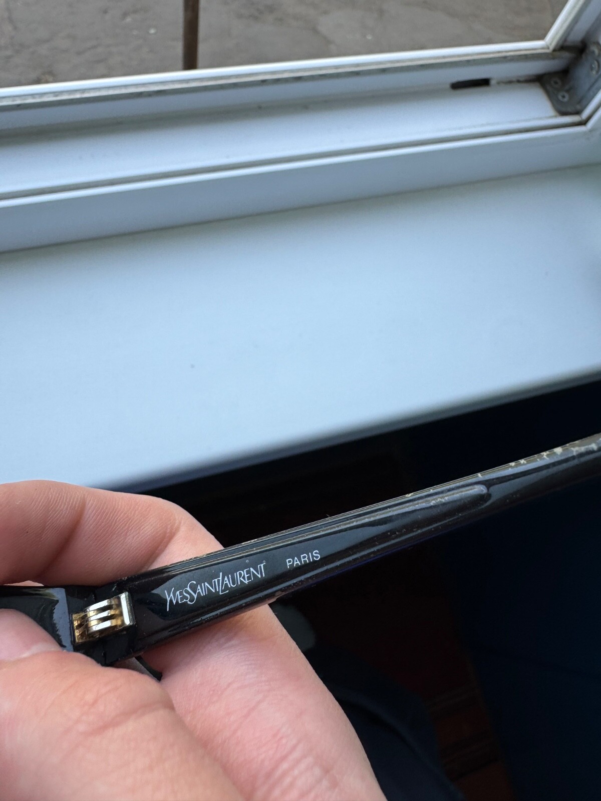 SAINT LAURENT Gli occhiali da sole YSL della moda alla moda per lo street style