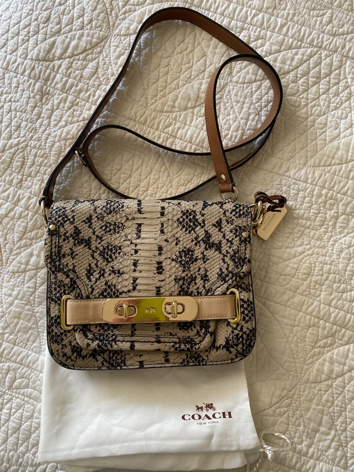 Bandolera Coach Swagger colección exótica Foto 2 de 4