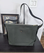 HTF Cuyana Oversize Green Sling Bag Shoulder / Crossbody Bag NWOT