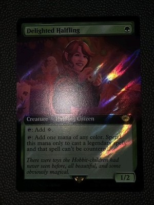 MtG Delighted Halfling Full Art / Surge Foil / Borderless