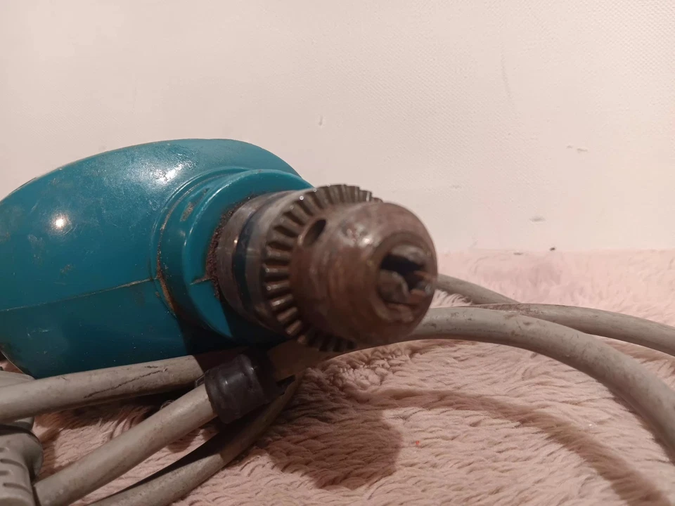 Taladro de colección Makita DP3720 10 mm con cable azul con llave mandril velocidad variable probado Foto 4 de 4