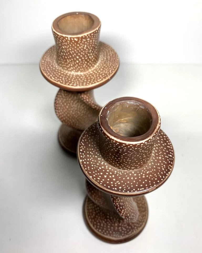 Juego de 2 candelabros de piedra de jabón tallados a mano hechos en Kenia puntos marrones 5" Foto 3 de 4