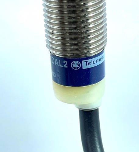 Telemecanique XS512B1DAL2 Inductive Proximity Sensor XS5 M12 L53MM - Picture 4 of 10