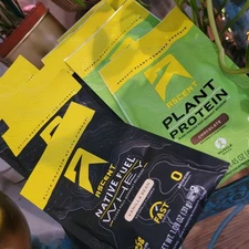 8x Ascent Native Fuel Whey 25g Protein Powder Vanilla Bean Chocolate Packets