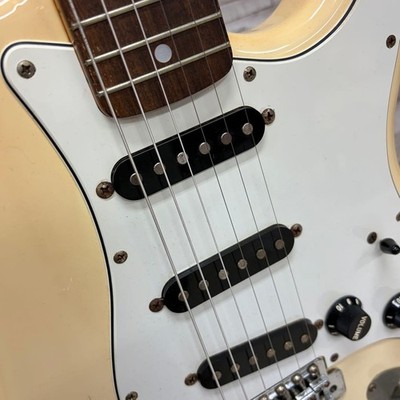 Fender Japan ビンテージ STRATOCASTER CST-50 Electric Guitar Fender CST-50 Stratocaster White 1984-1987 Made in