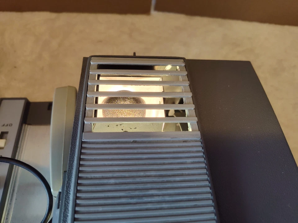 Cargador proyector vintage Airequipt 135 2 x 2 diapositivas incl., probado ✓ Foto 4 de 4