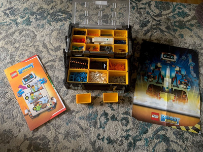 LEGO Boost: Creative Toolbox (17101) with Storage Toolbox Poster & Play Surface