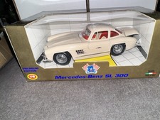 Playbear by Bburago 1:18 Premium Edition Mercedes-Benz 300 SL Roadster
