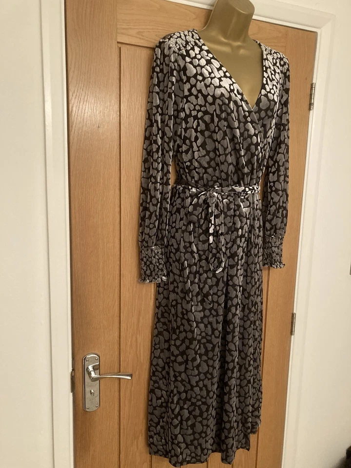 Oasis Animal Print Grey Silver Black Dress Long Sleeve New wt Tags Medium 12 14 - Image 2 of 4