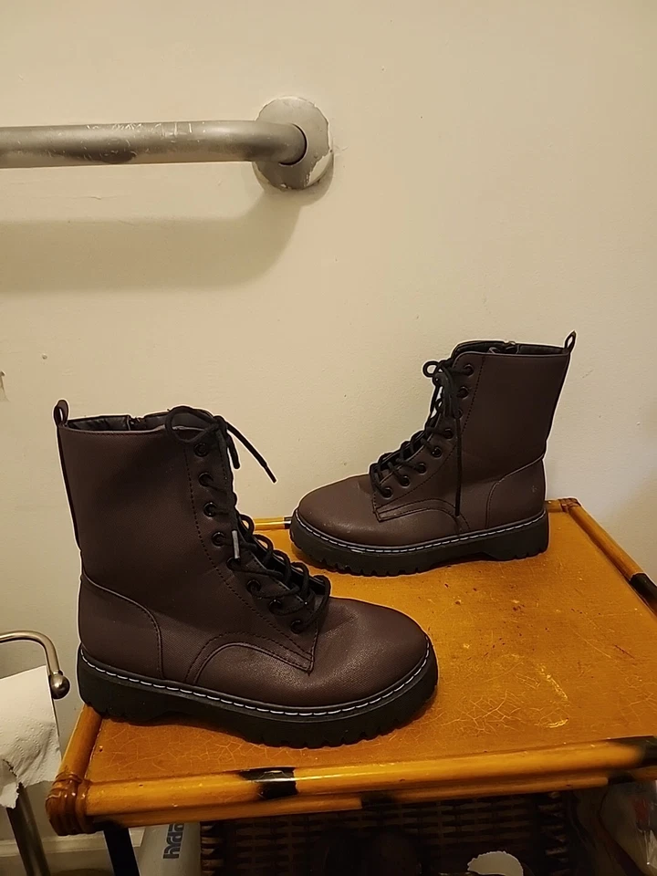 Botas de combate Forever 21 para mujer negras con cordones suela talla 8 Foto 2 de 4