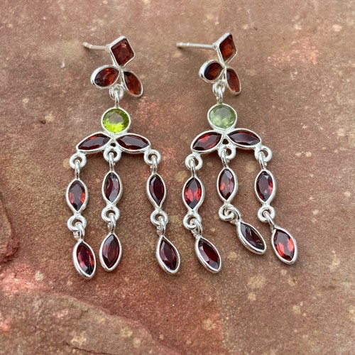 Green Peridot Red Garnet Post Handmade 925 Sterling Silver Bezel Earring - 第 1/6 張圖片