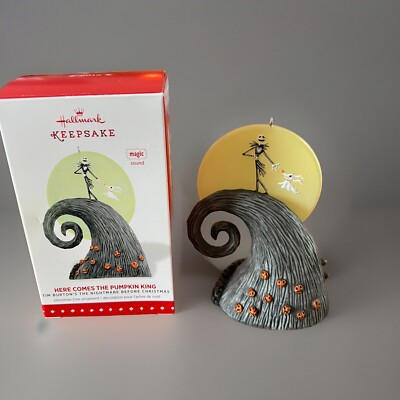 2015 HALLMARK KEEPSAKE ORNAMENT HERE COMES THE PUMPKIN KING MAGIC SOUND