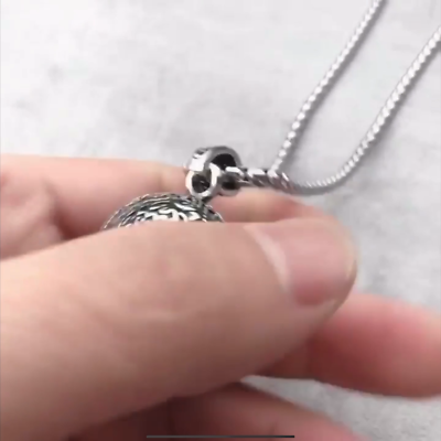 Anello girevole in acciaio inossidabile con croce di teschio