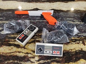 NINTENDO: NINTENDO MODEL ACTION SET (NES-ACMH-USA-3) W/ GAME TOP GUN