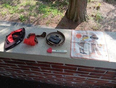 VINTAGE LOT OF GIRL SCOUT BROWNIE HAT HANDKERCHEIF BELT CHANGE PURSE PENN LAUREL