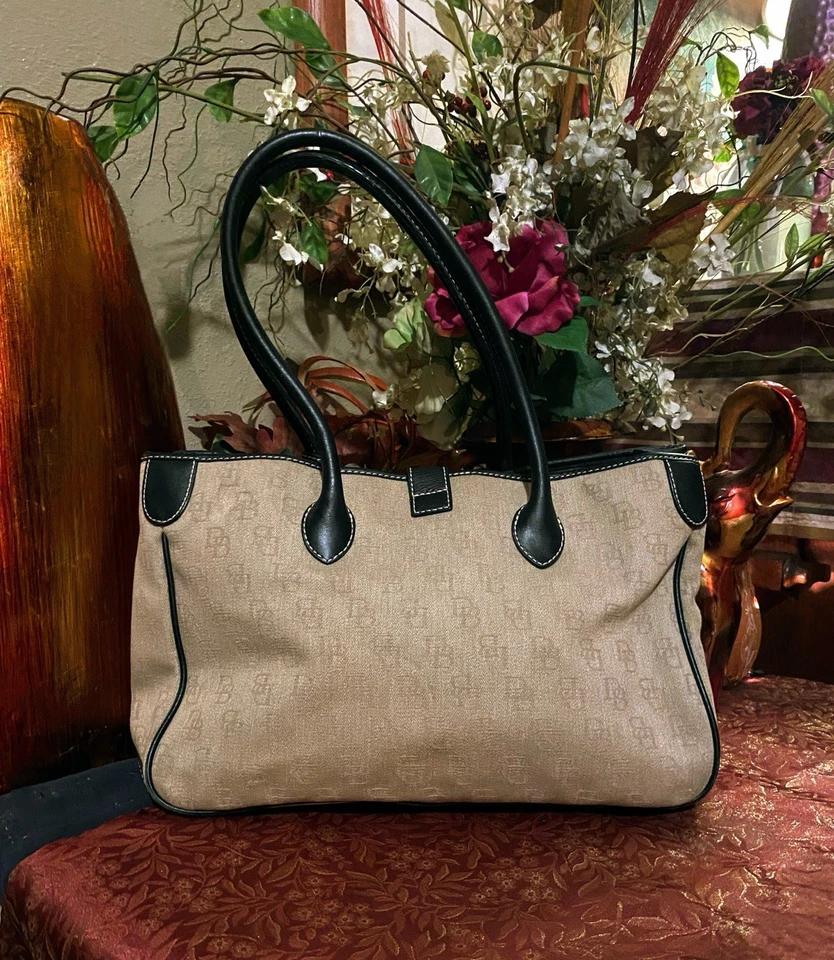 Bolso Cartera Dooney & Bourke Signature DB Beige Marrón Lona Doble Asa Foto 2 de 4