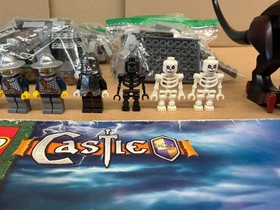 LEGO Castle 7094 King's Castle Siege 10 Minifigures 973 Pieces No Box Pre-Owned