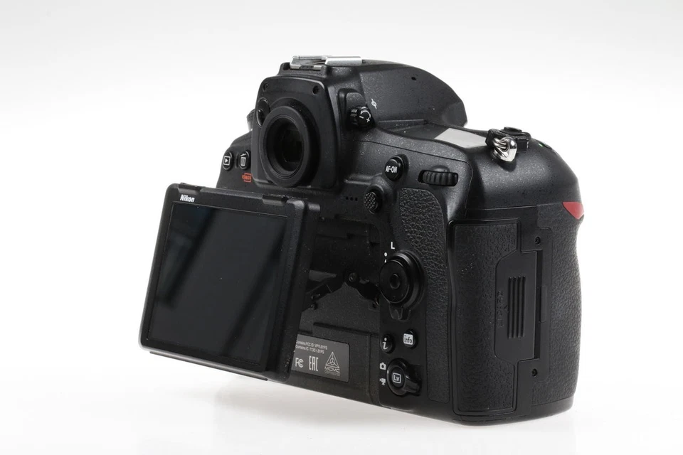 NIKON D850 Gehäuse - SNr: 6001693 - Bild 4 von 4
