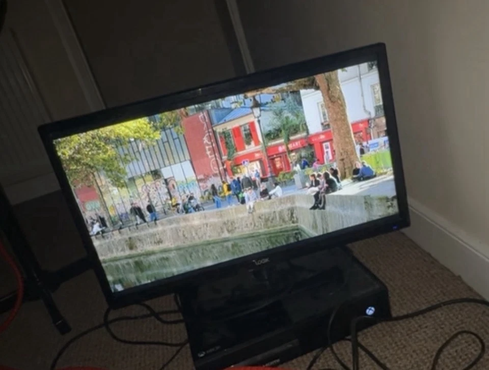 Logik 24 inch LED TV / DVD Player - Image 2 of 2