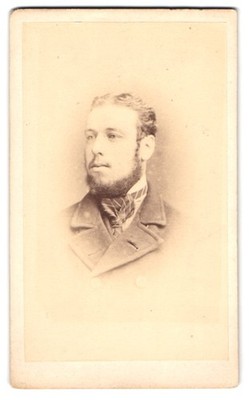 Fotografie M. Baudoux, Ile de Jersey, New Street 59, Junger gutaussehender Herr 