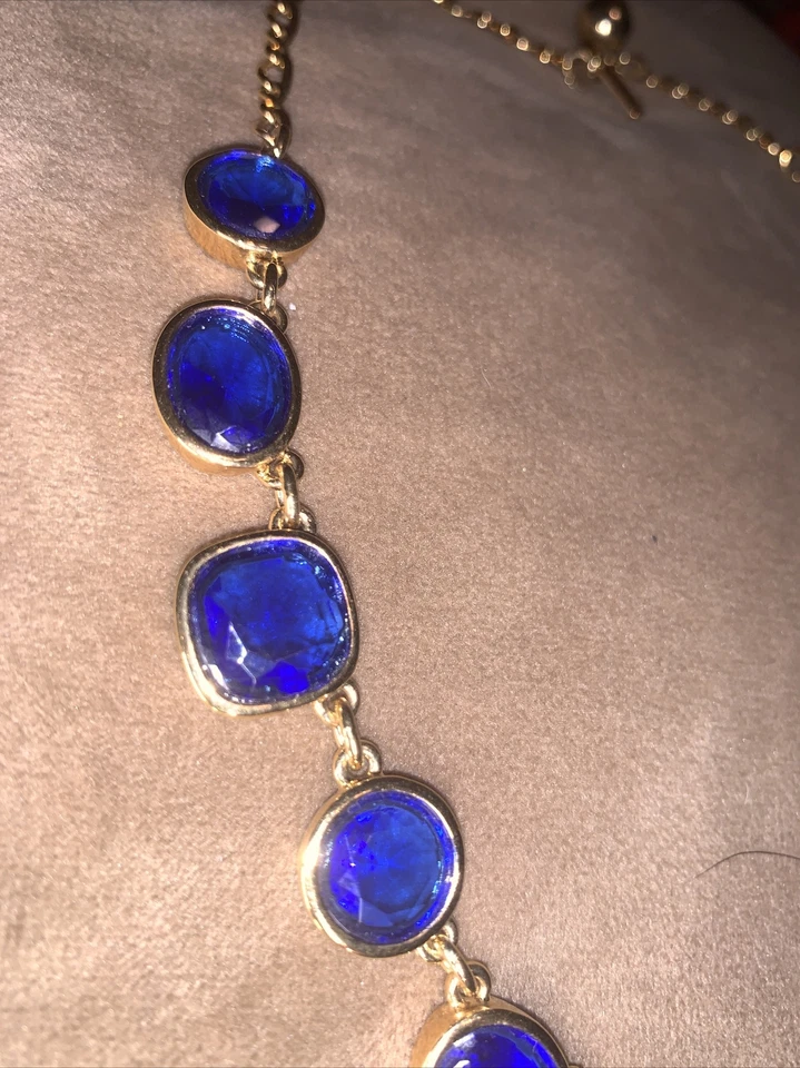 Collar cuadrado de vidrio azul Kate Spade New York tono dorado Foto 4 de 4