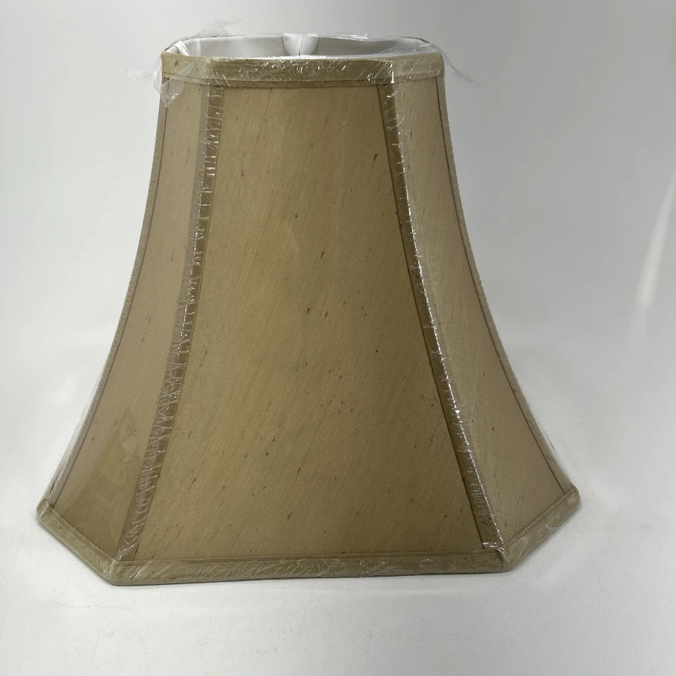 Pantalla de lámpara Allen + Roth mediana 6"x 13"x 11" tela tostada de seda #0096520 Foto 3 de 4