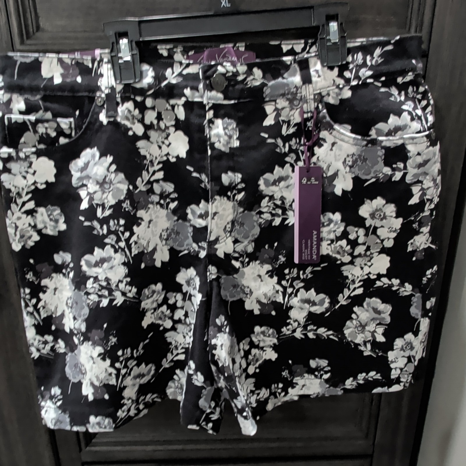 Gloria Vanderbilt Amanda Women’s Floral Denim Shorts 14 Classic Rise 5-Pocket
