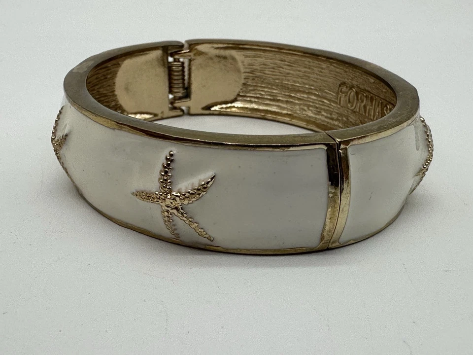 Brazalete con bisagras Fornash dorado blanco esmalte estrella de mar Foto 2 de 4