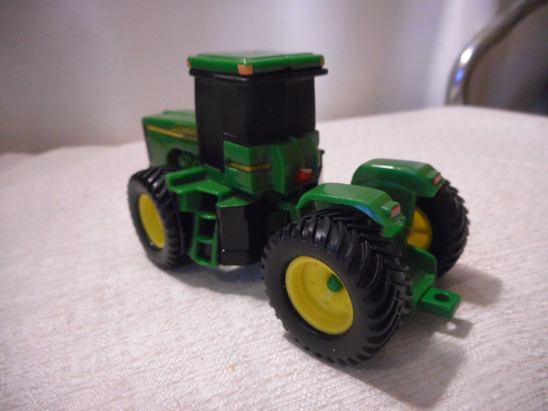 Trattore ERTL John Deere 9620 4WD 1/64 pressofuso e plastica finestre nere 4 1/2" - Foto 5 di 12