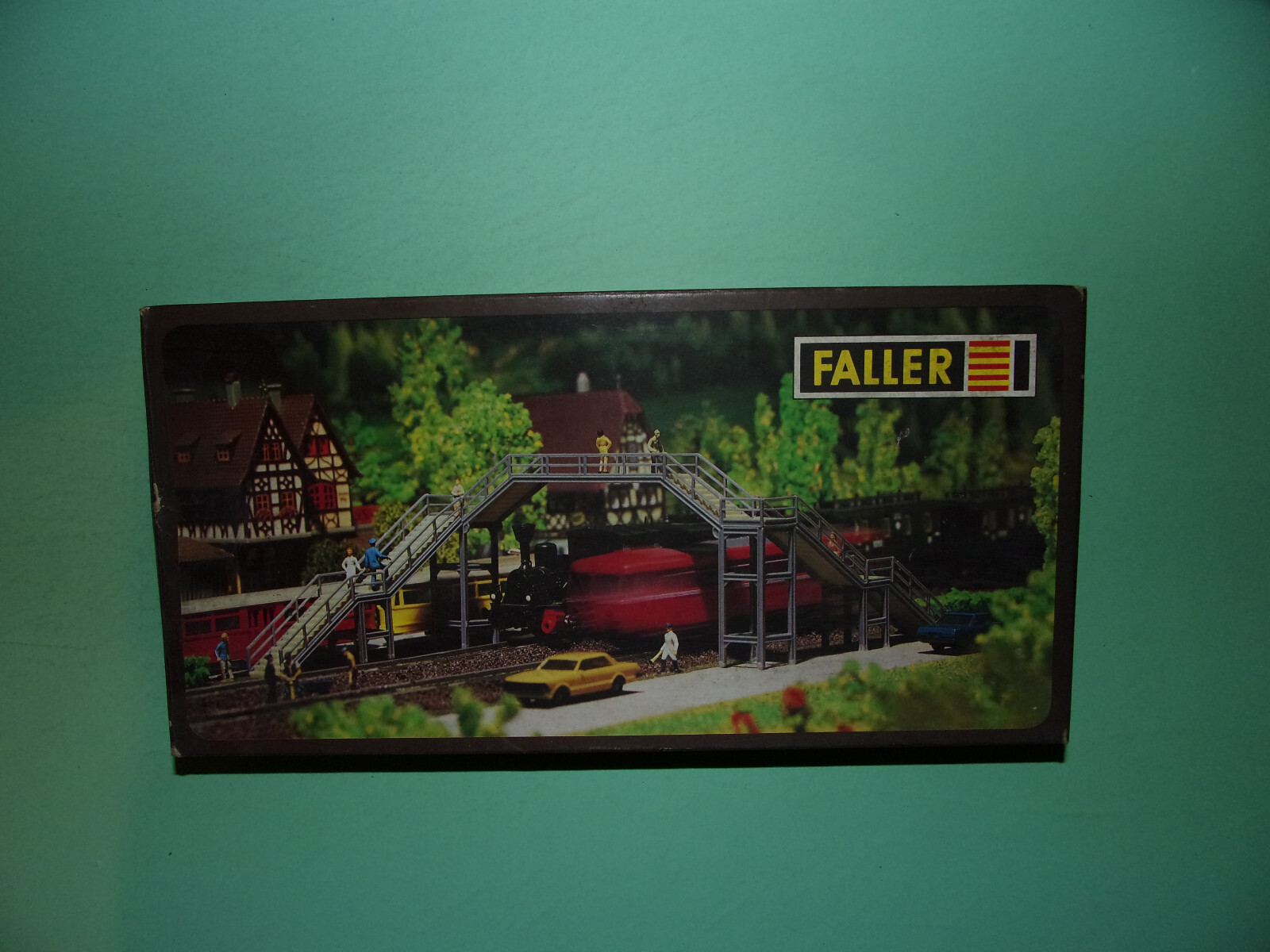 Passerelle piétons FALLER B-178 kit HO avec rambardes détaillées