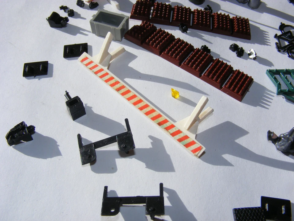 HO Wiking SES UB 80 LKW Busfahrer Teile Bastelteile Räder Fahrrad Konvolut - Bild 3 von 3