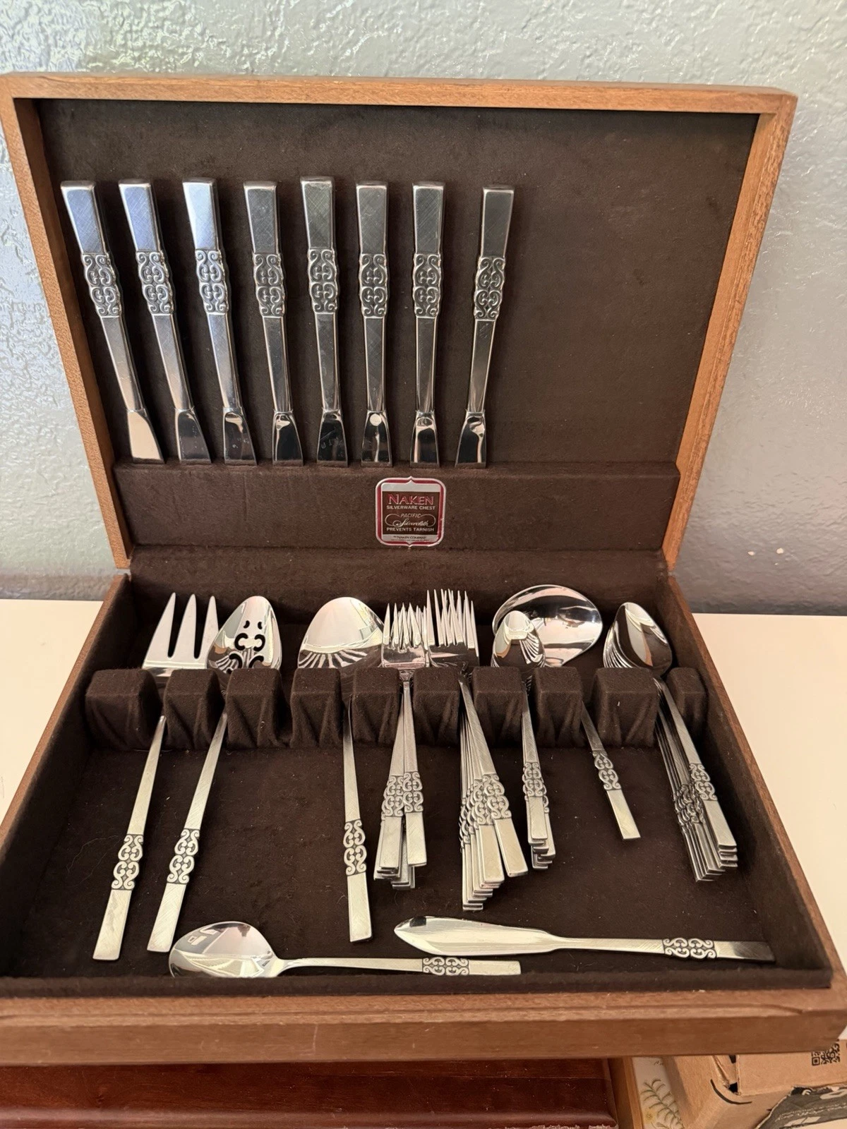 International Deluxe Silverware DANISH SCROLL Complete Set & Serving Pieces
